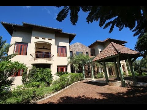 Stunning ocean view mansion in prestigious gated community