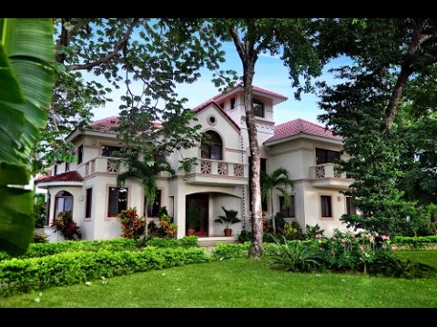 Superb two storey villa with 6 bedrooms close to the beach